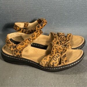 Clarks Women's Collection Laurieann Sela Flat Sandals Leopard Print Size‎ 8.5